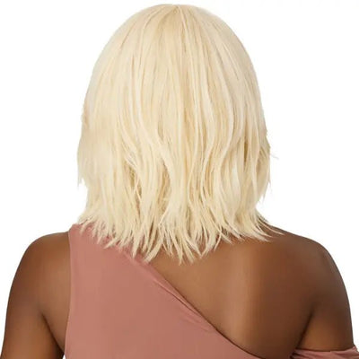 Perruque avec Frange Ollie – Carré Court Chic et Prêt à Porter - Elegancecoiffure